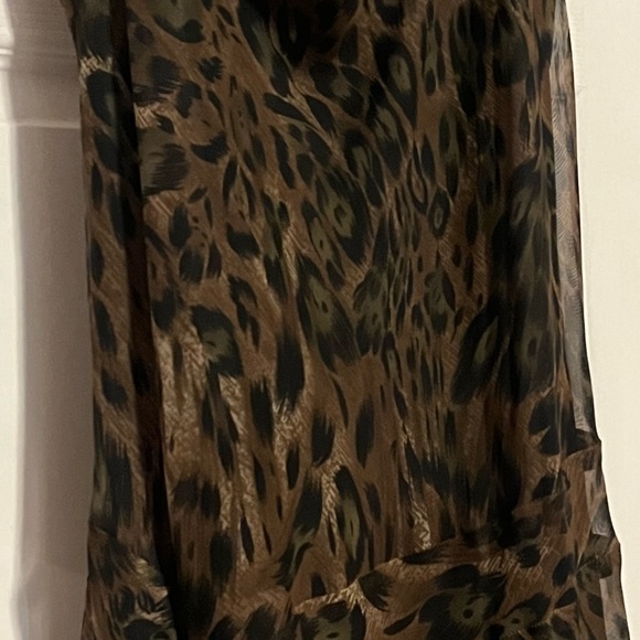 Beautiful lined spaghetti strapped dress for any occasion - Picture 4 of 7